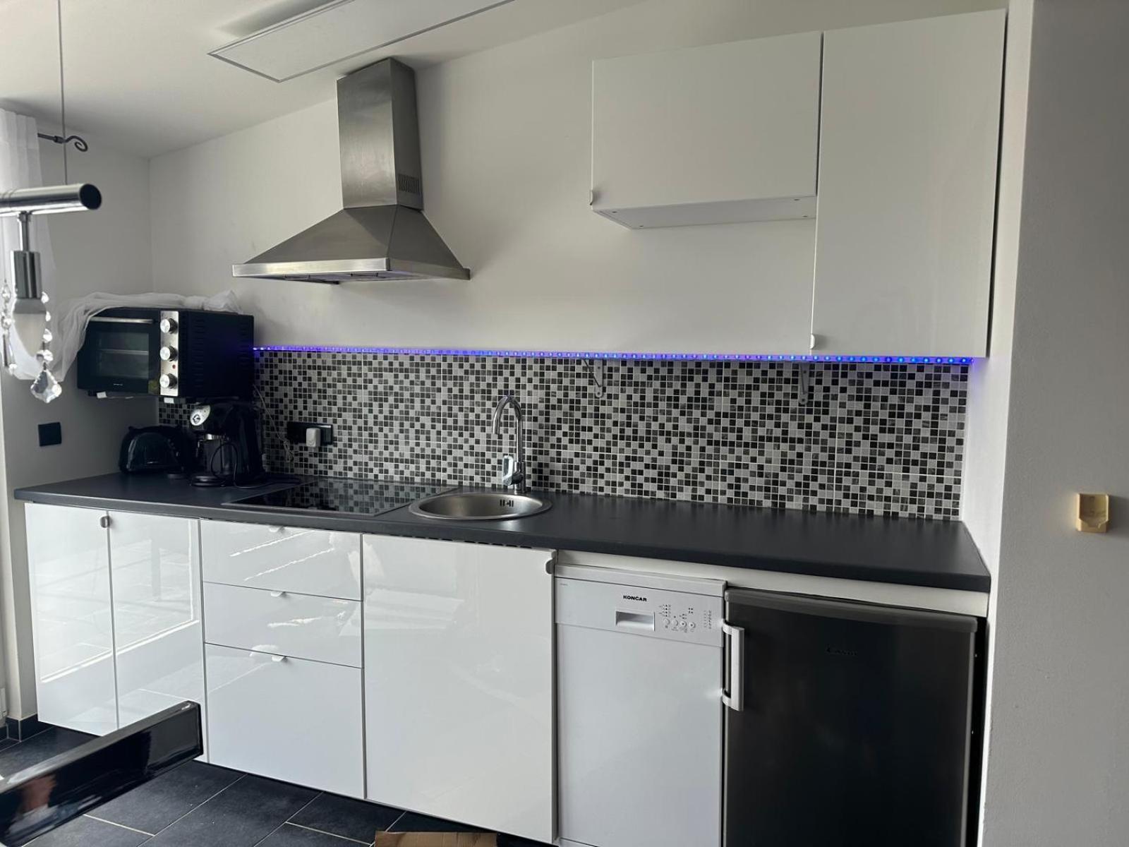 Apartmani Vernissage Biograd Na Moru Luaran gambar