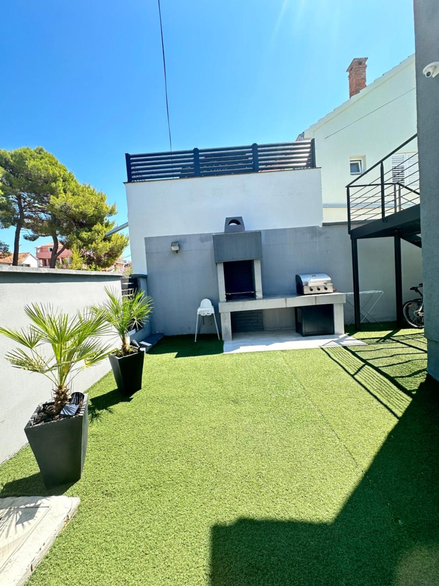 Apartmani Vernissage Biograd Na Moru Luaran gambar