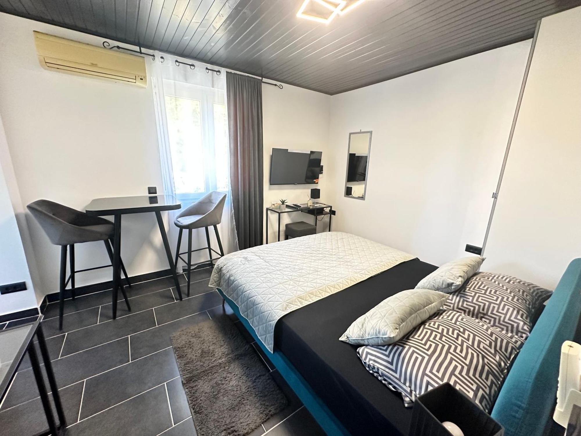 Apartmani Vernissage Biograd Na Moru Luaran gambar